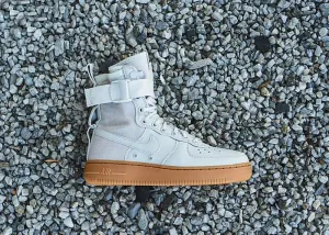 NIKE - Women - W SF Air Force 1 - Light Bone